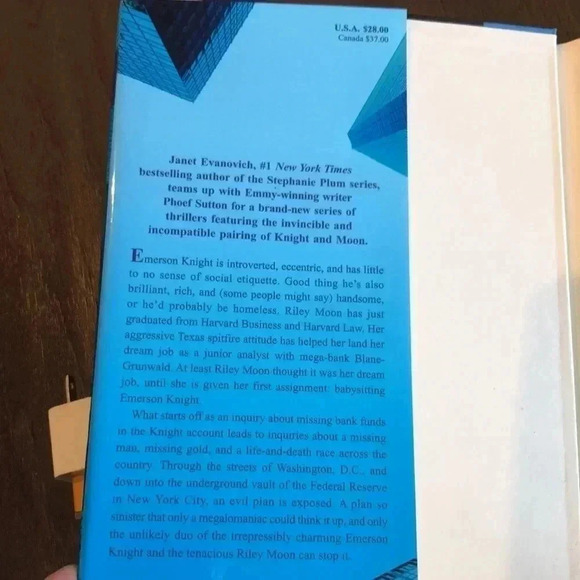 Janet Evanovich Curious Minds Book - never read - Excellent condition - Picture 4 of 5